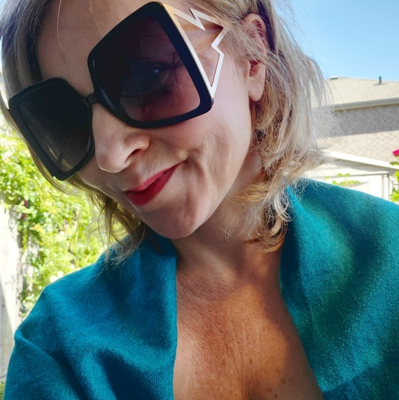 Meet your Posher, Kim - Picture 7 of 11